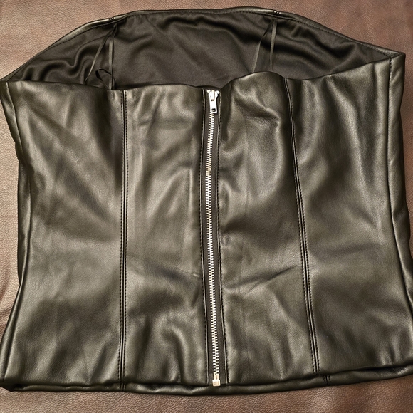 Sincerely Jules Black Leather Crop Top - Picture 2 of 3